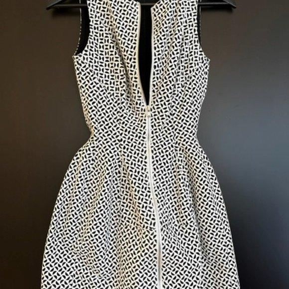 ALAÏA Black & White Dress - Size 36 - Picture 5 of 15